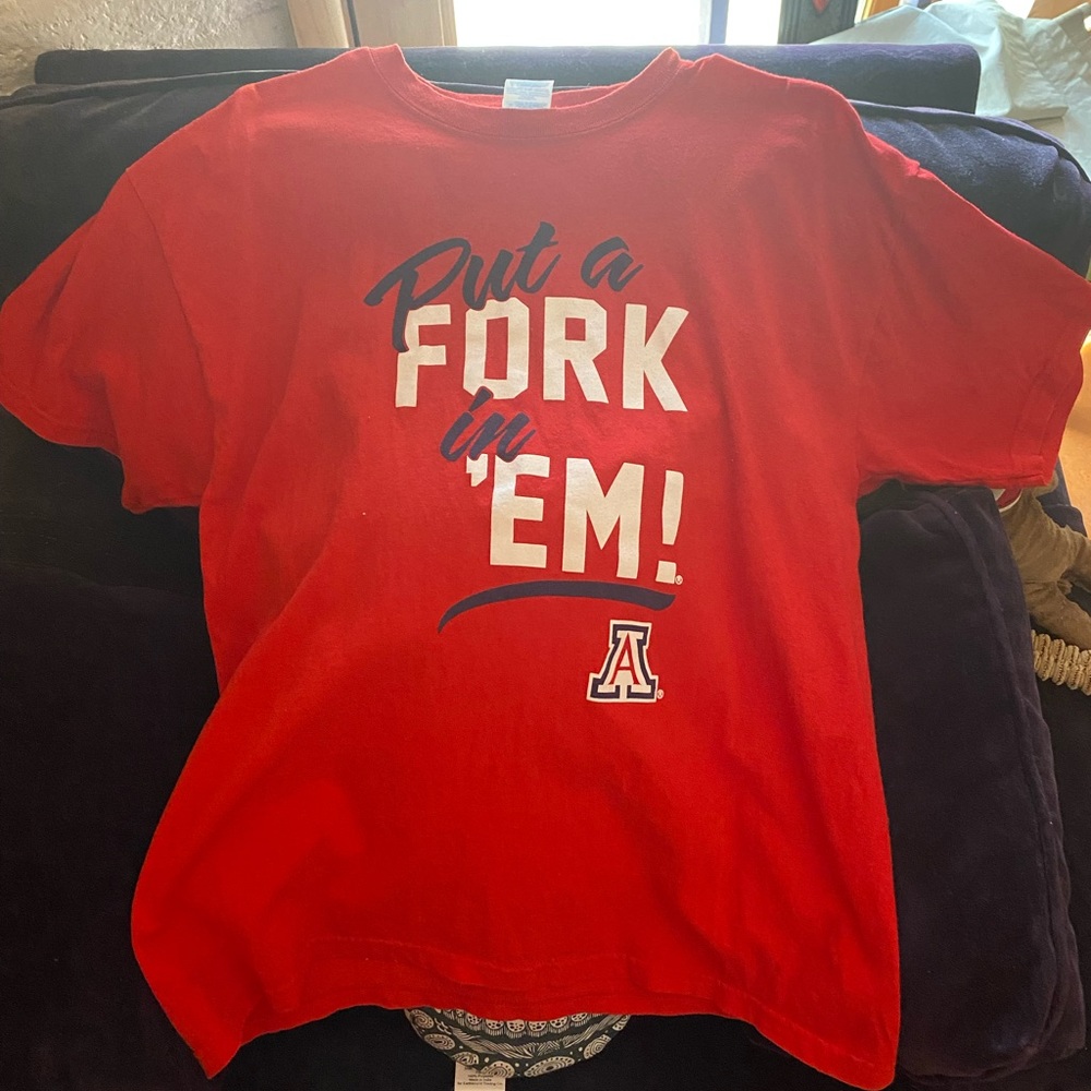 U of A Red Large Short Sleeve Shirt